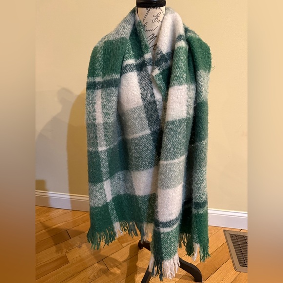 Steve Madden Accessories - Steve Madden Green and White Plaid Scarf